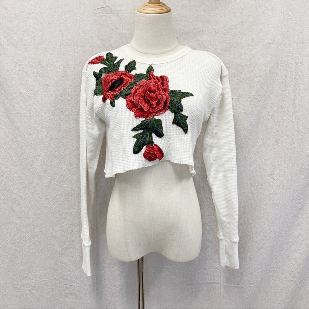 LP Furst of‎ a Kind Thermal 3D embroidered rose long sleeve crop top size small